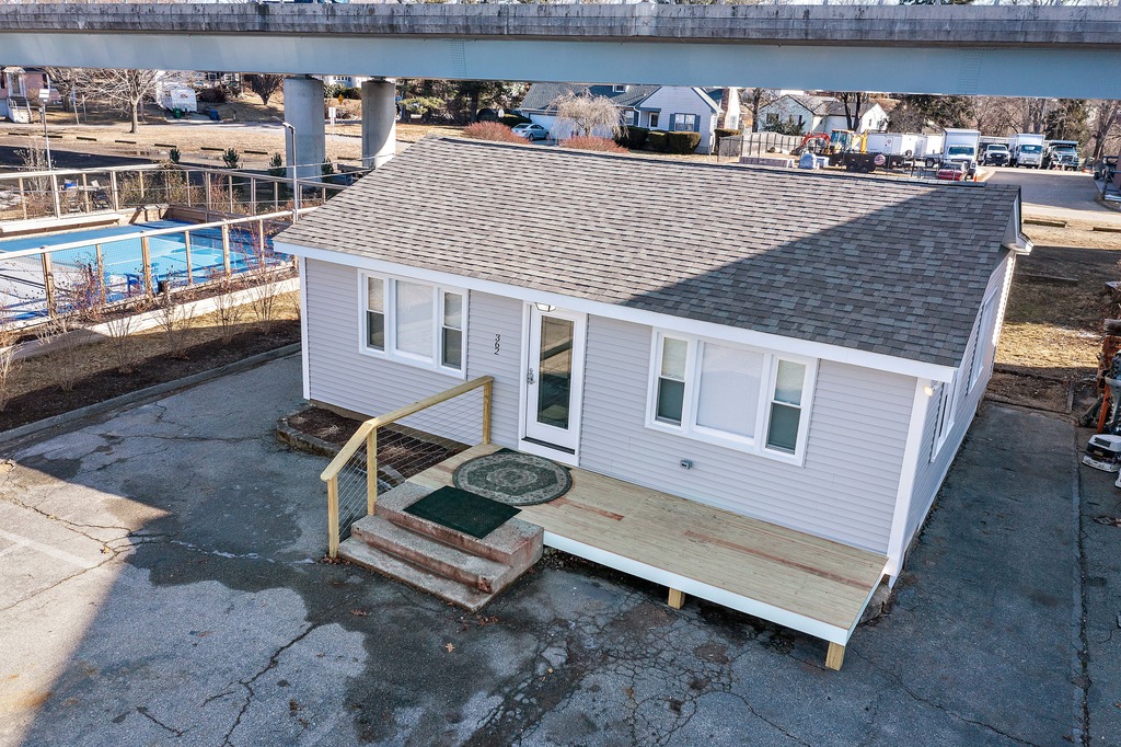 3 Bedroom Furnished Rental in Niantic Bay, Waterford