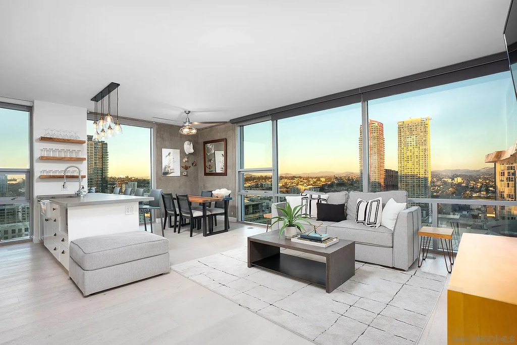 Stunning 2/2 penthouse icon