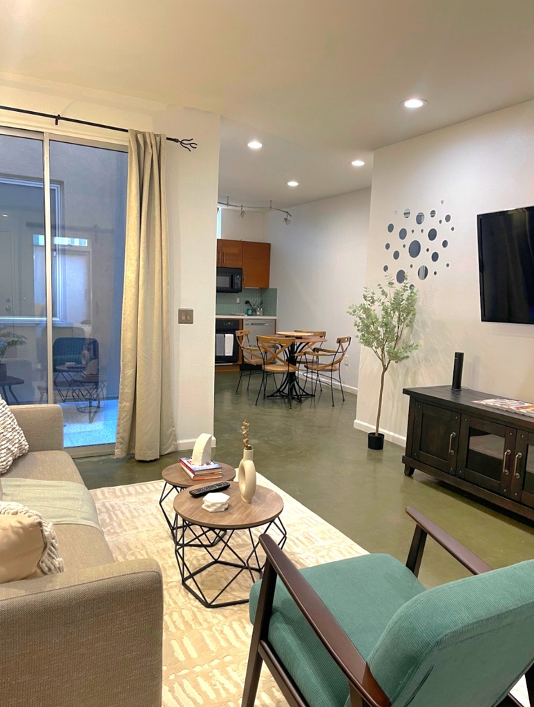 Lovely 2 bed/2 bath Little Ita