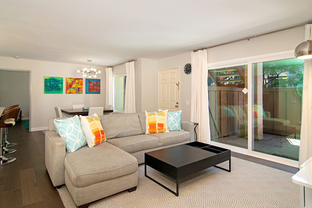 UCSD 2 bed/2 bath upgraded con